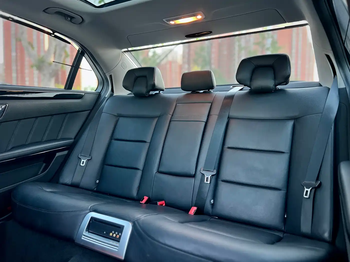 Mercedes-Benz E-Class 2010 E 300 L Fashion фото 40