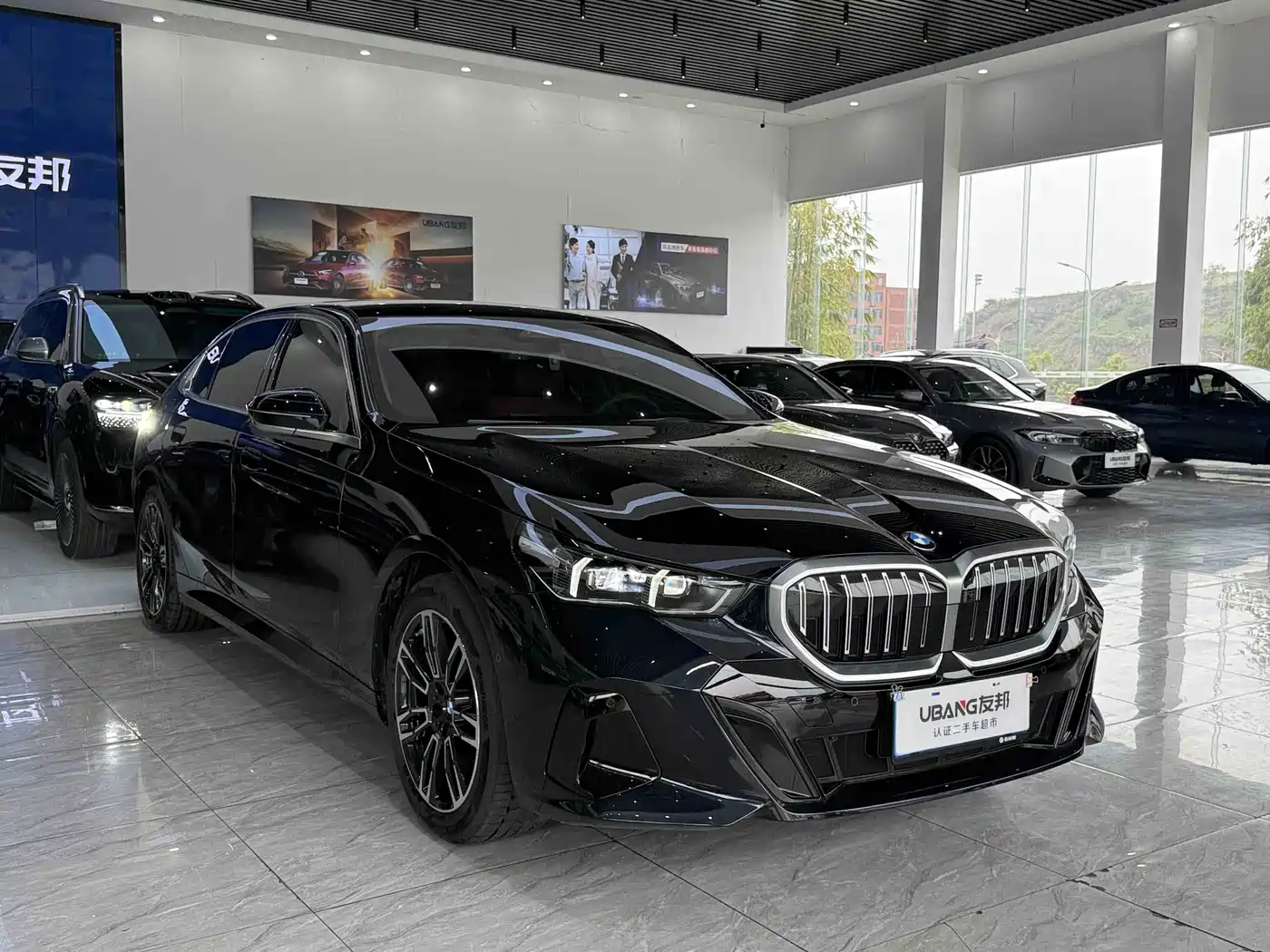 BMW 5 Series 2025 530Li Leading M Sport Package фото 3