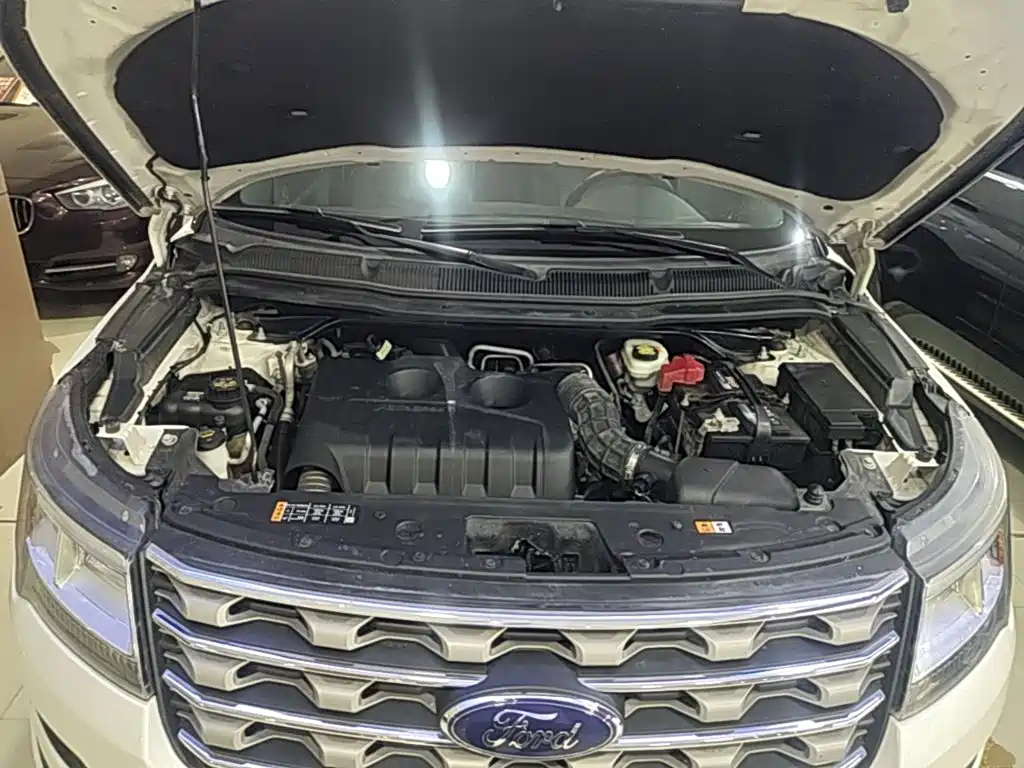 Photo 20 - Ford Explorer (Import)