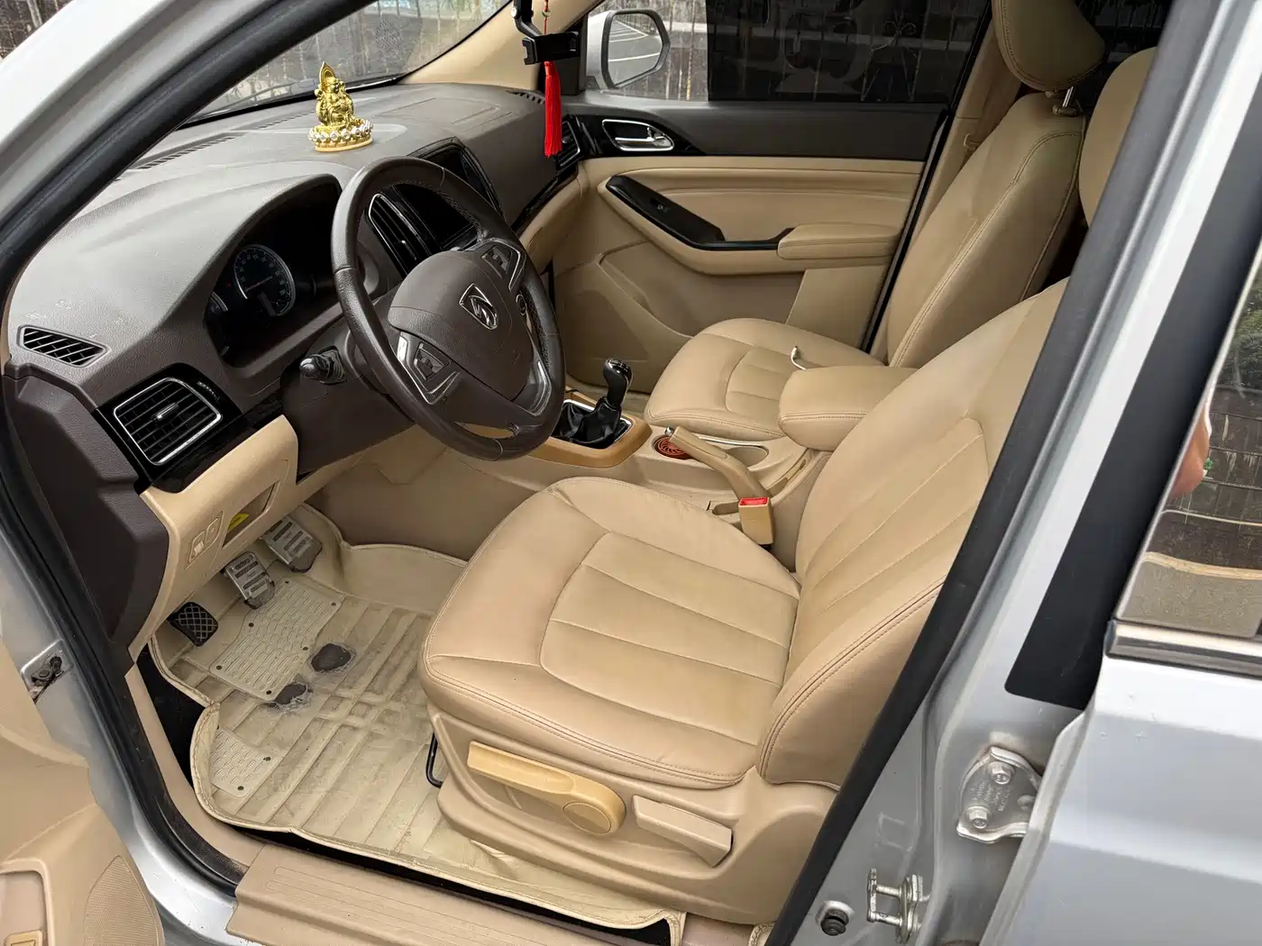 Baojun 730 2015 2014 1.5L Manual Luxury Navigation ESP Edition 7-Seater