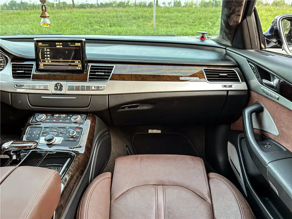 Фото 23 - Audi A8