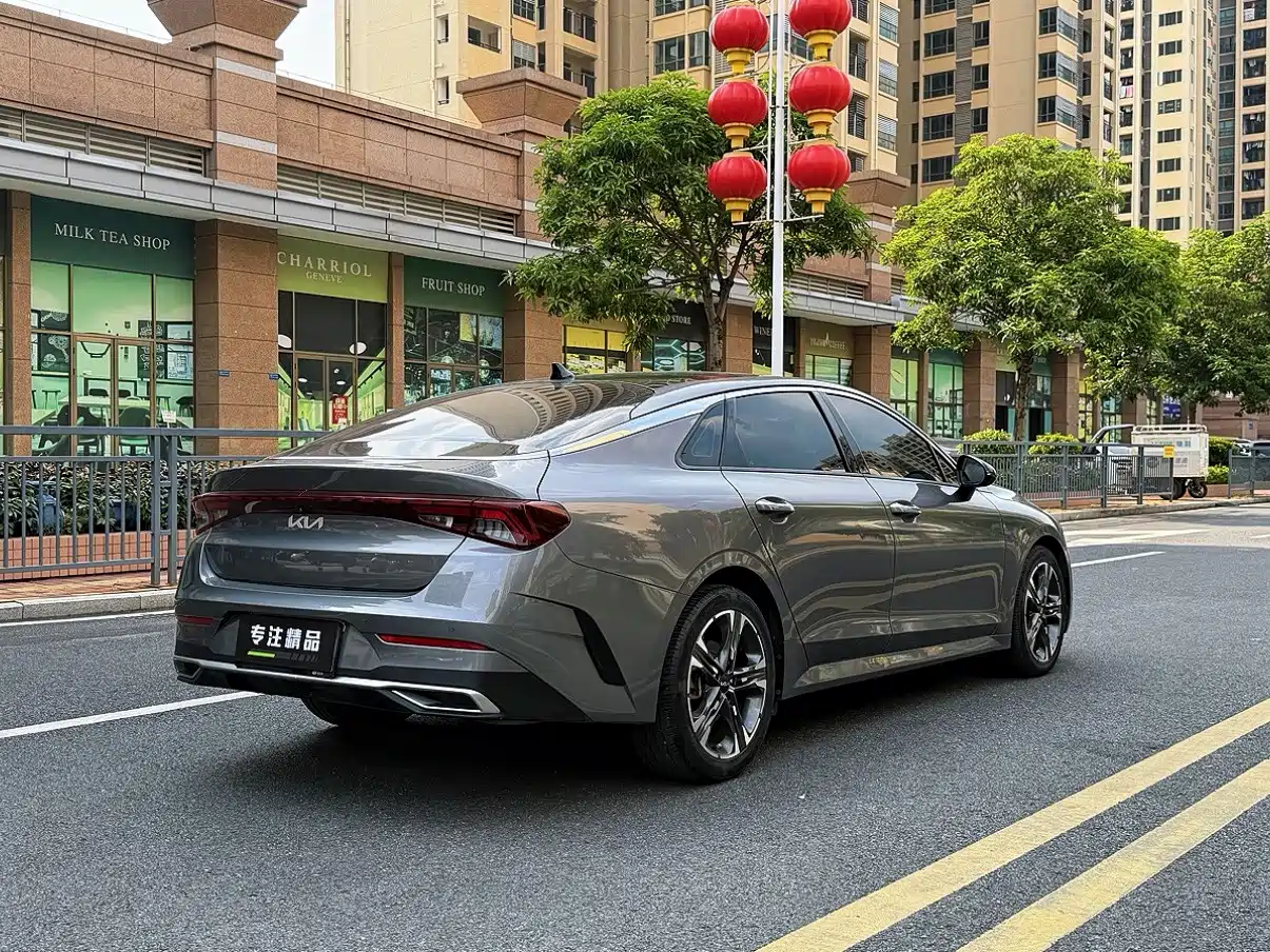 Photo 9 - Kia K5