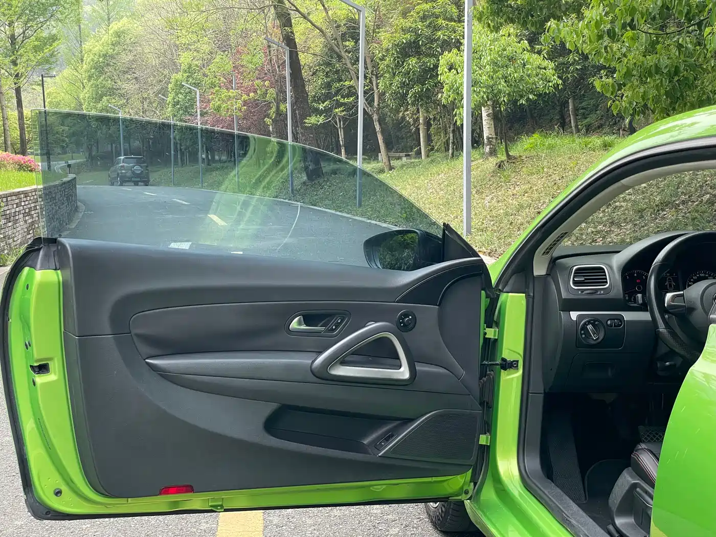 Volkswagen Scirocco 2015 1.4TSI Trend Edition фото 9