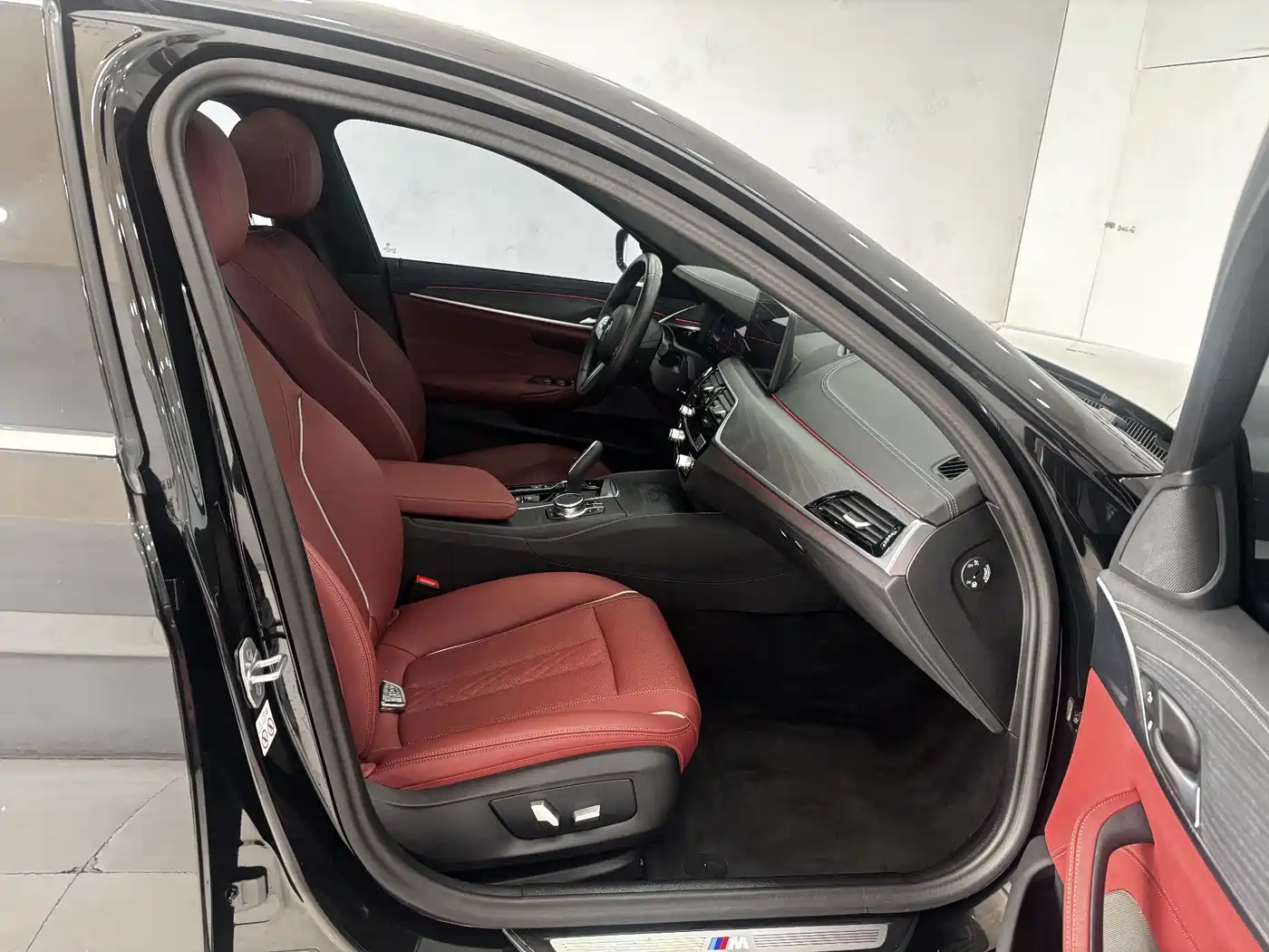 BMW 5 Series New Energy 2022 Model Second Facelift 535Le M Sport Package фото 26