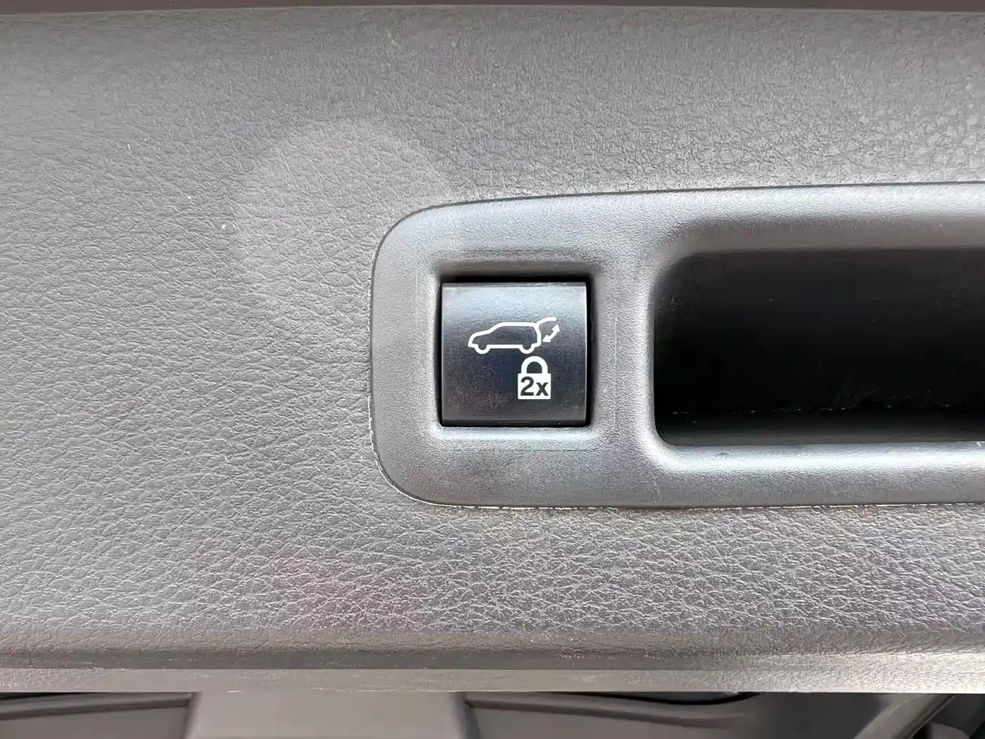 Toyota Granvia 2024 2024 2.5L Hybrid Premium PLUS