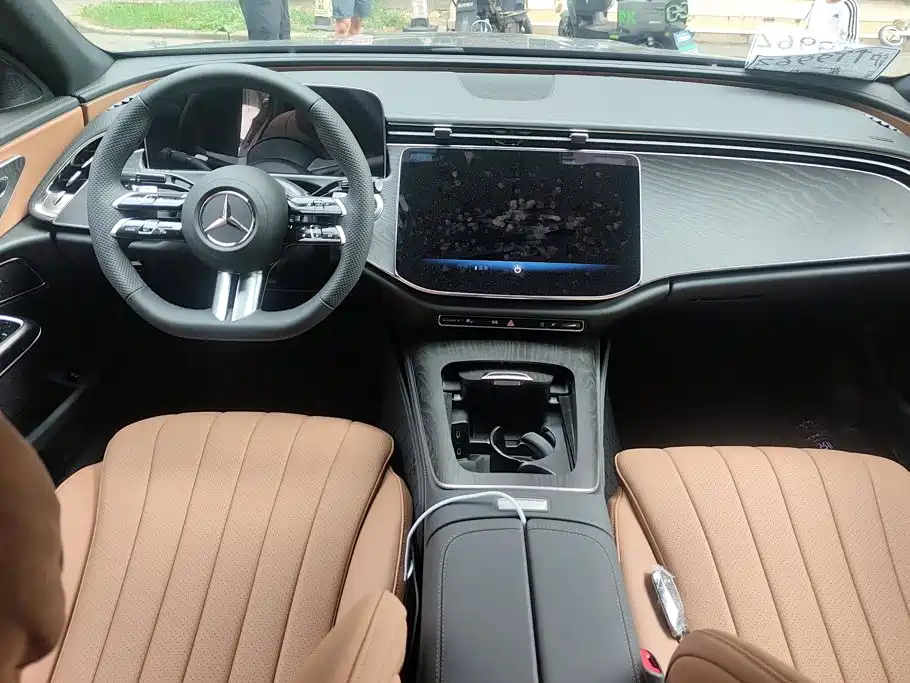 صورة 12 - Mercedes-Benz E-Class