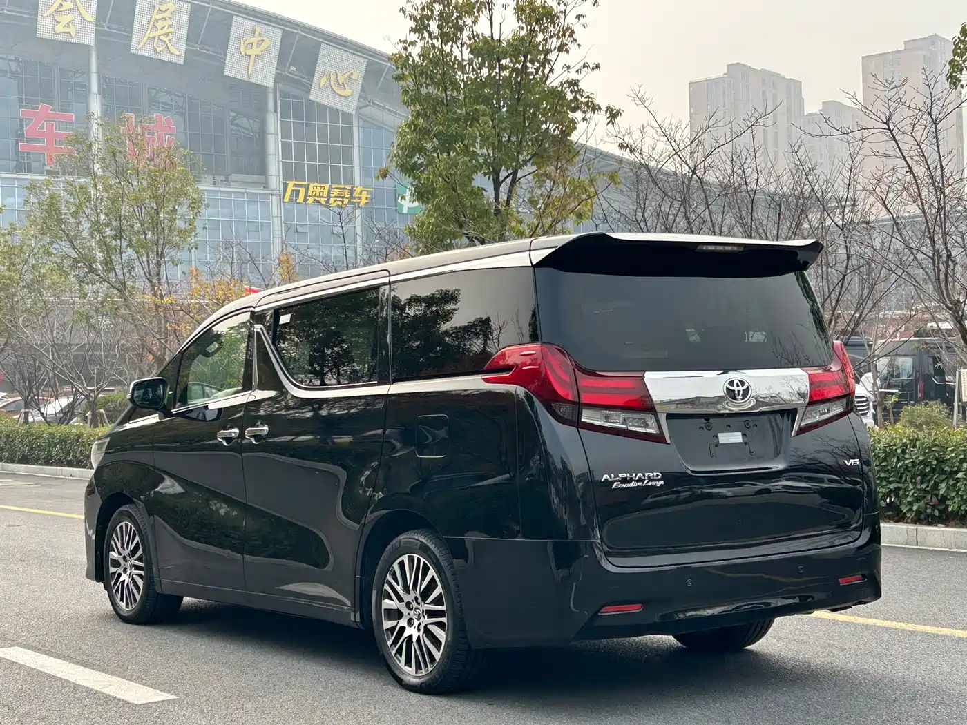Toyota Alphard 2018 3.5L Premium фото 4
