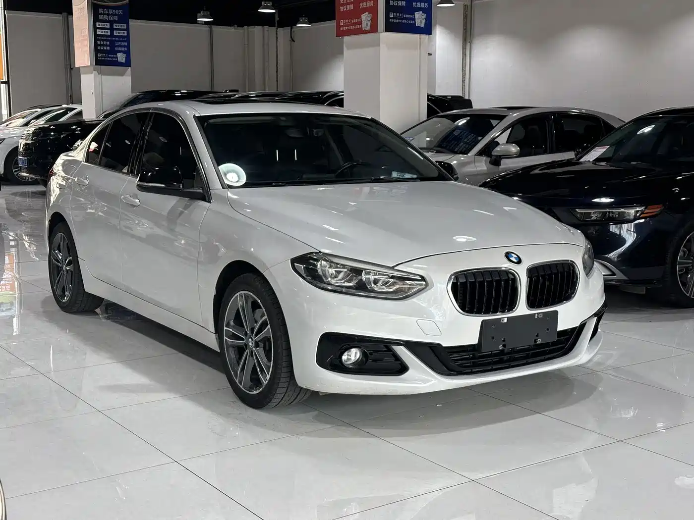 BMW 1 Series 2018 118i Sport Edition фото 3
