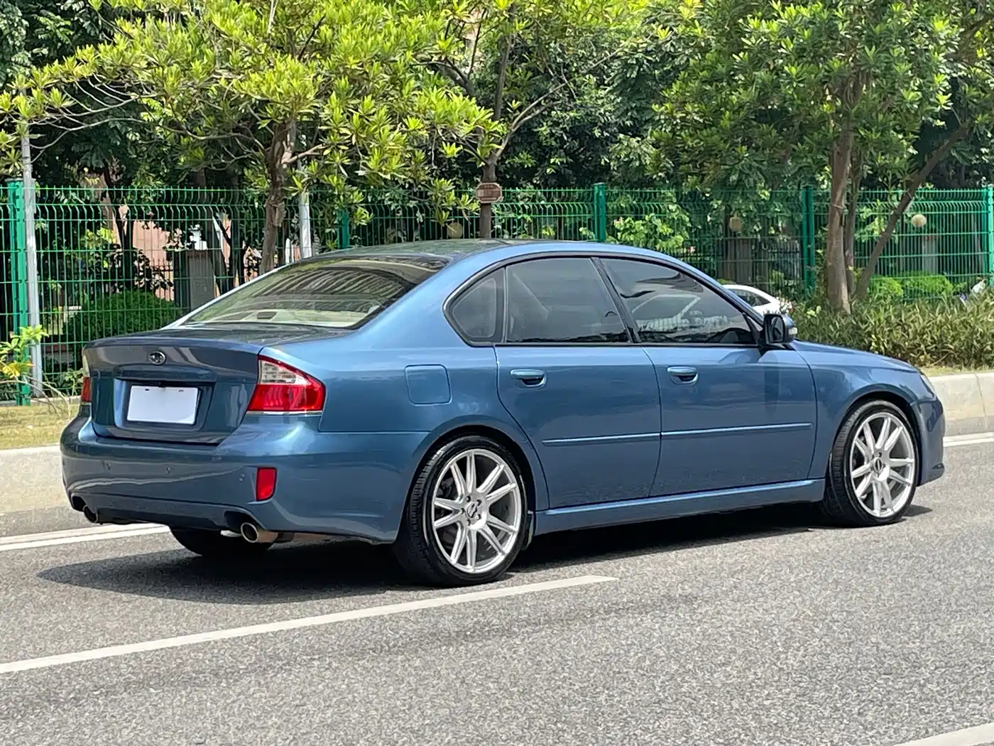 Фото 19 - Subaru Legacy