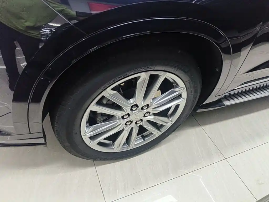 Photo 23 - Cadillac XT6