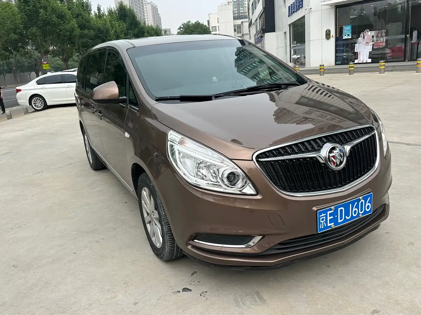 Buick GL8 2018 28T Premium Model China VI фото 3