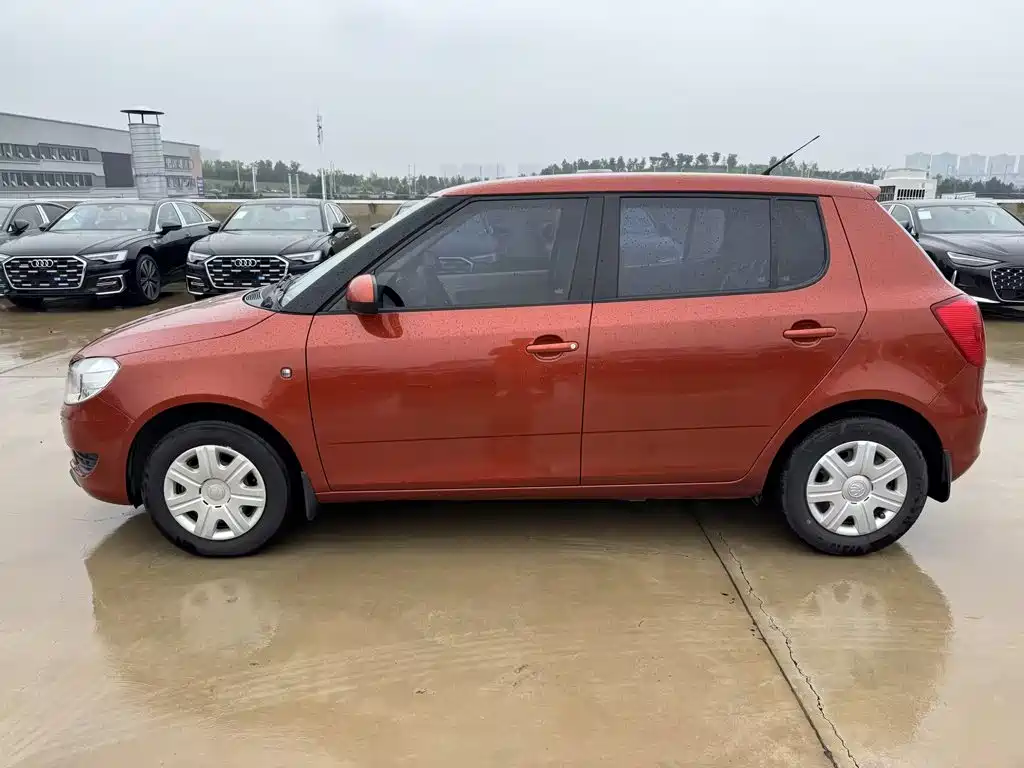 Škoda Fabia 2015 2014 1.4L Automatic Crystal Edition