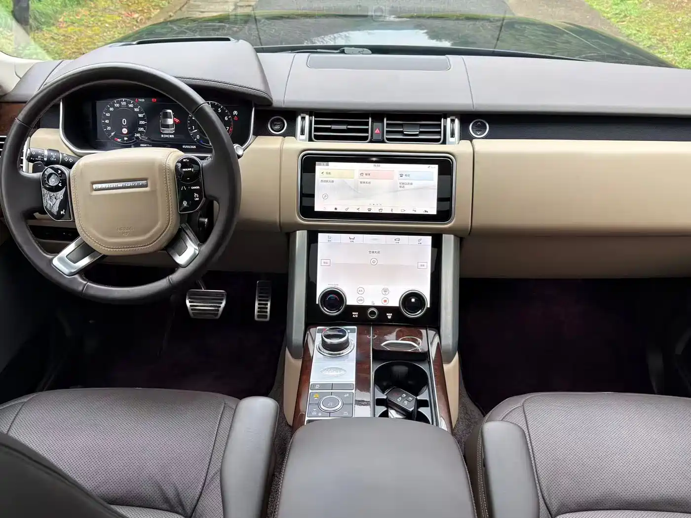 Land Rover Range Rover 2022 3.0 L6 360PS Golden Age Edition фото 10