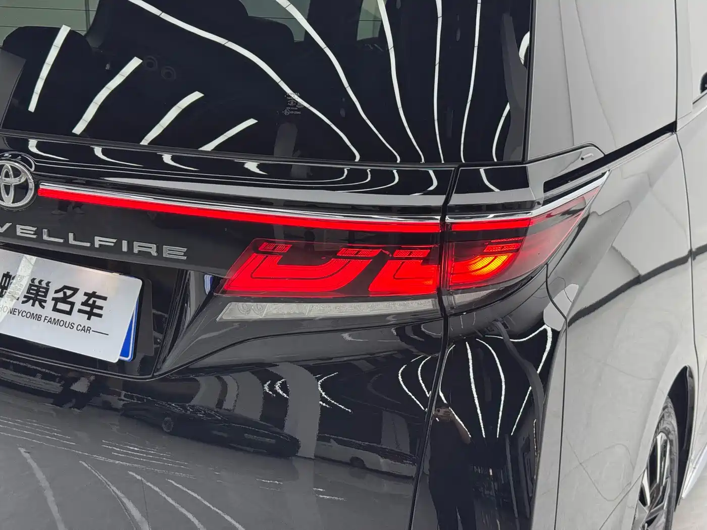 Toyota Vellfire 2026 2024 Crown Hybrid 2.5L Executive Premium Edition