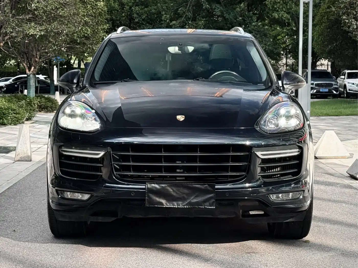 Photo 2 - Porsche Cayenne