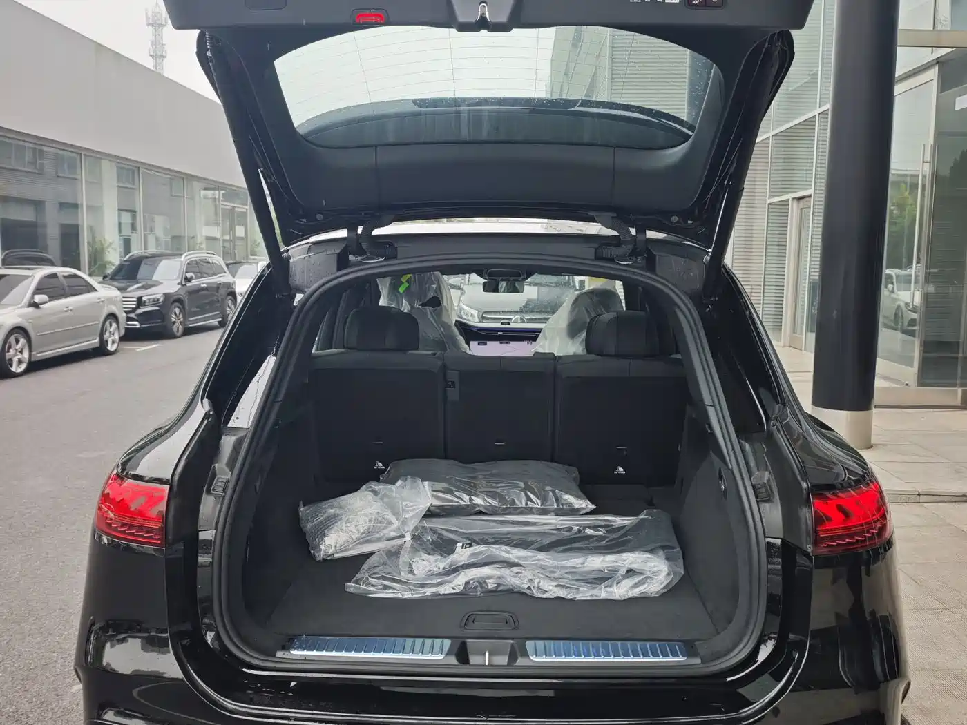 Mercedes-Benz EQS SUV 2026 2025 Model 500 4MATIC