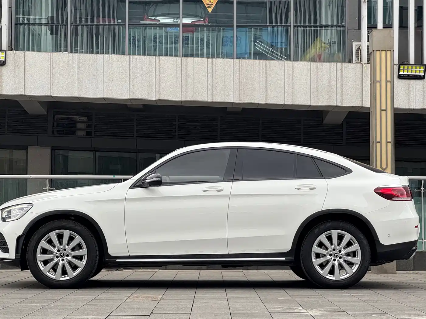 Mercedes-Benz GLC Coupe 2021 GLC 260 4MATIC Coupe SUV фото 4