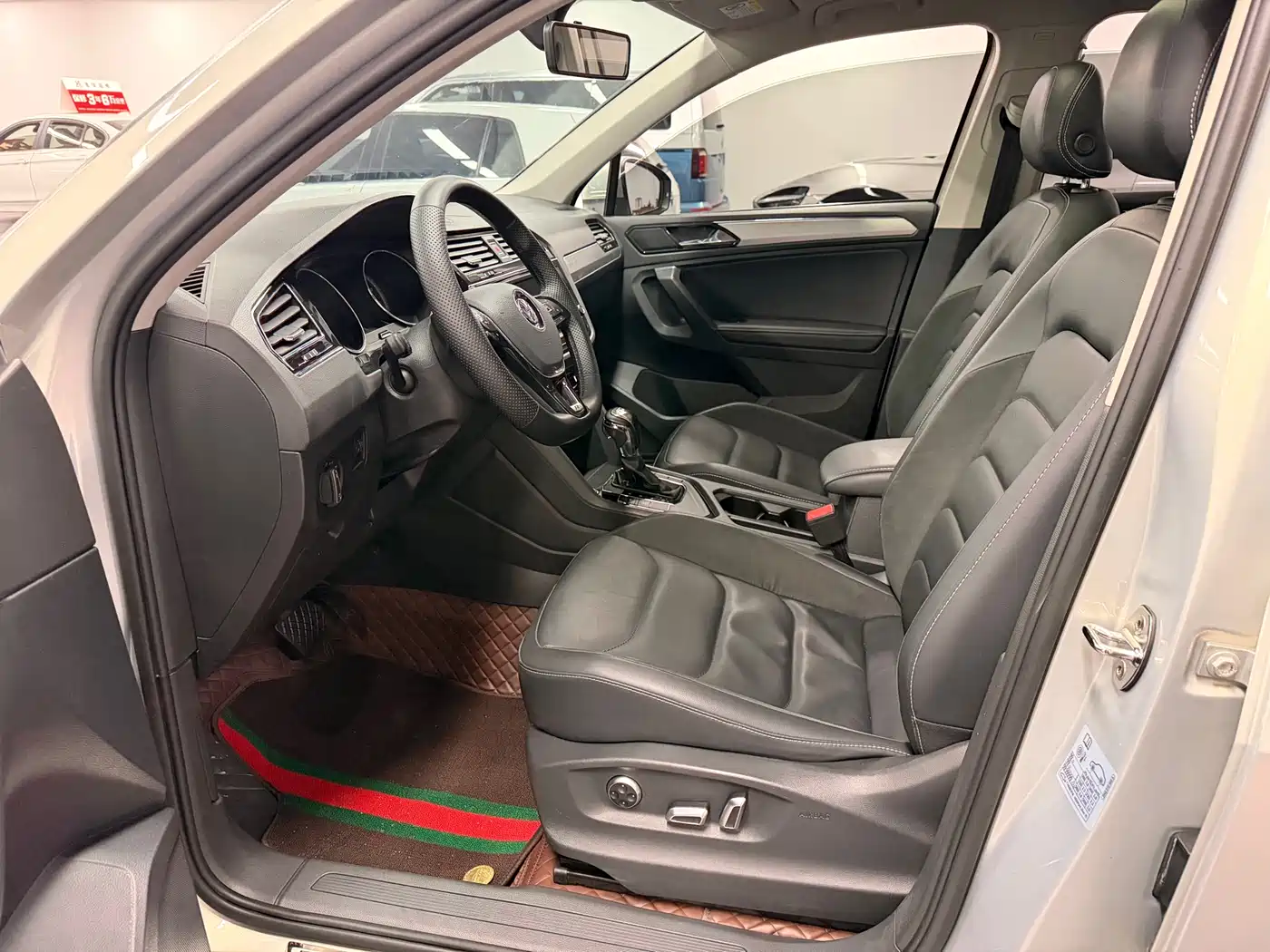 Volkswagen Tiguan L 2018 330TSI Automatic 2WD Luxury Edition фото 8