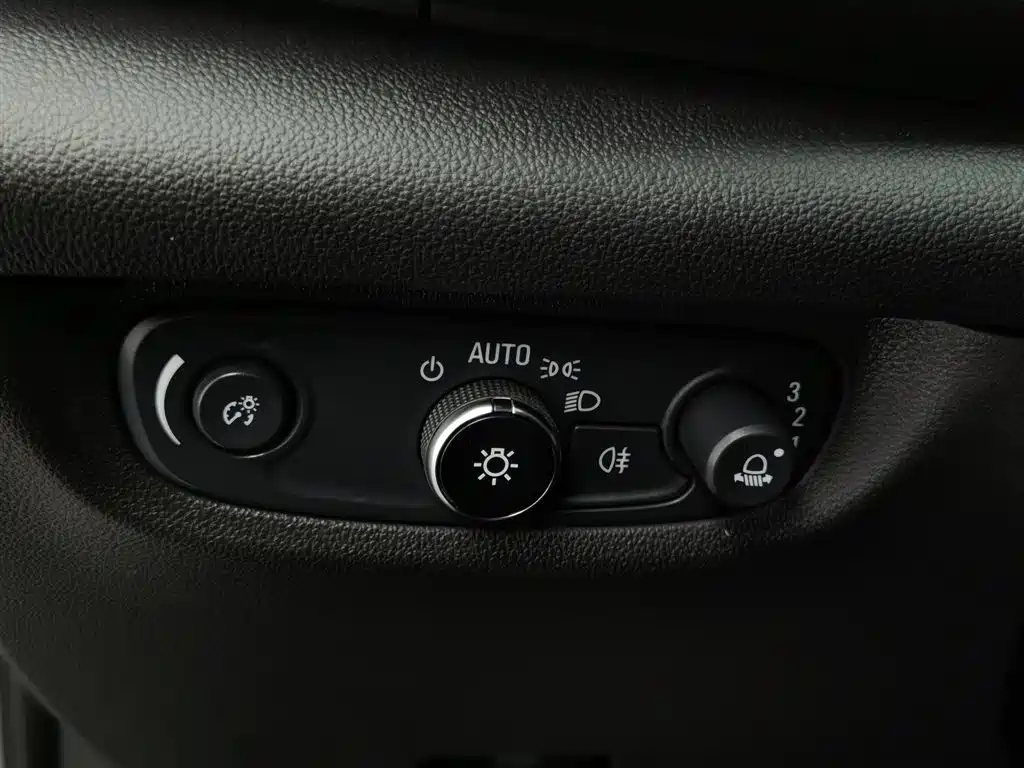 Photo 21 - Buick Regal