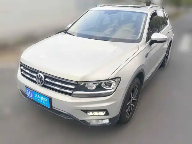 Volkswagen Tiguan L 2017 330TSI Automatic 2WD Luxury Edition — фото 1