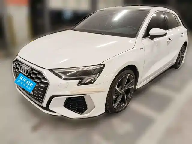 Audi A3 2024 Model Sportback 35 TFSI Fashion Sport — фото 1
