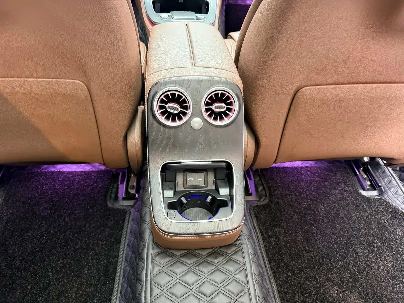Photo 13 - Mercedes-Benz E-Class