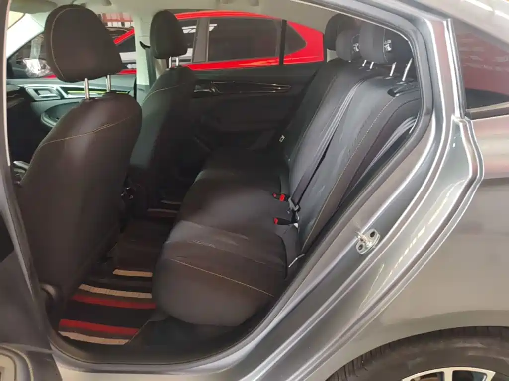 Photo 17 - Roewe i5