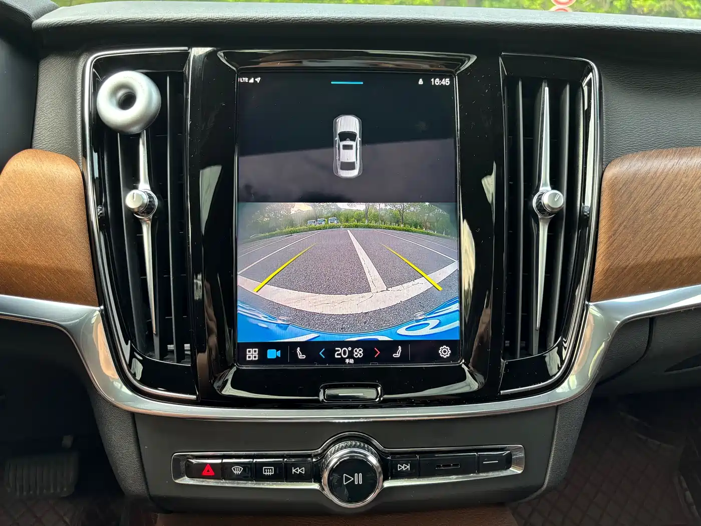 Фото 14 - Volvo S90