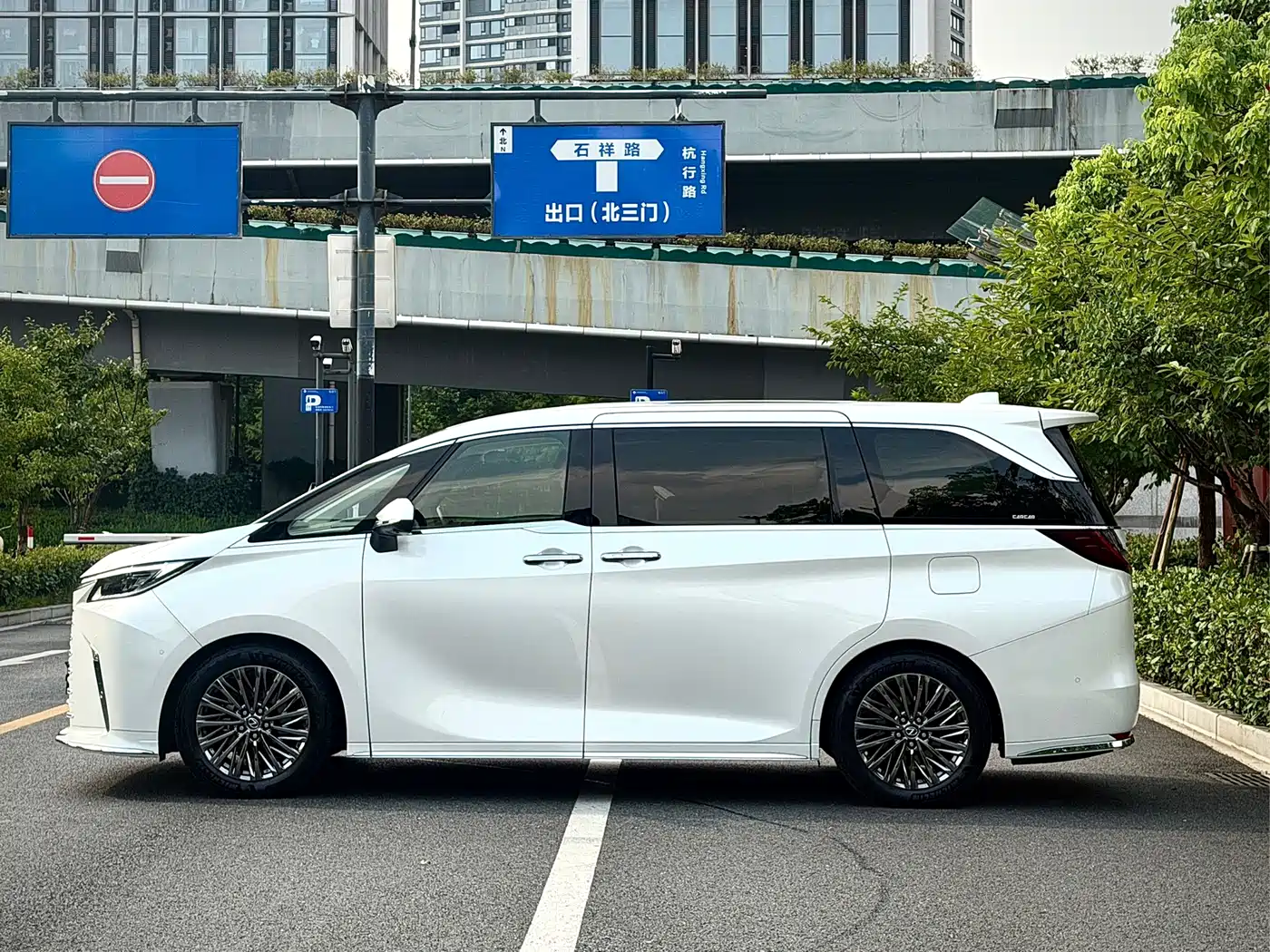 Lexus LM 2026 2023 350h 7-Seater Elegance Edition