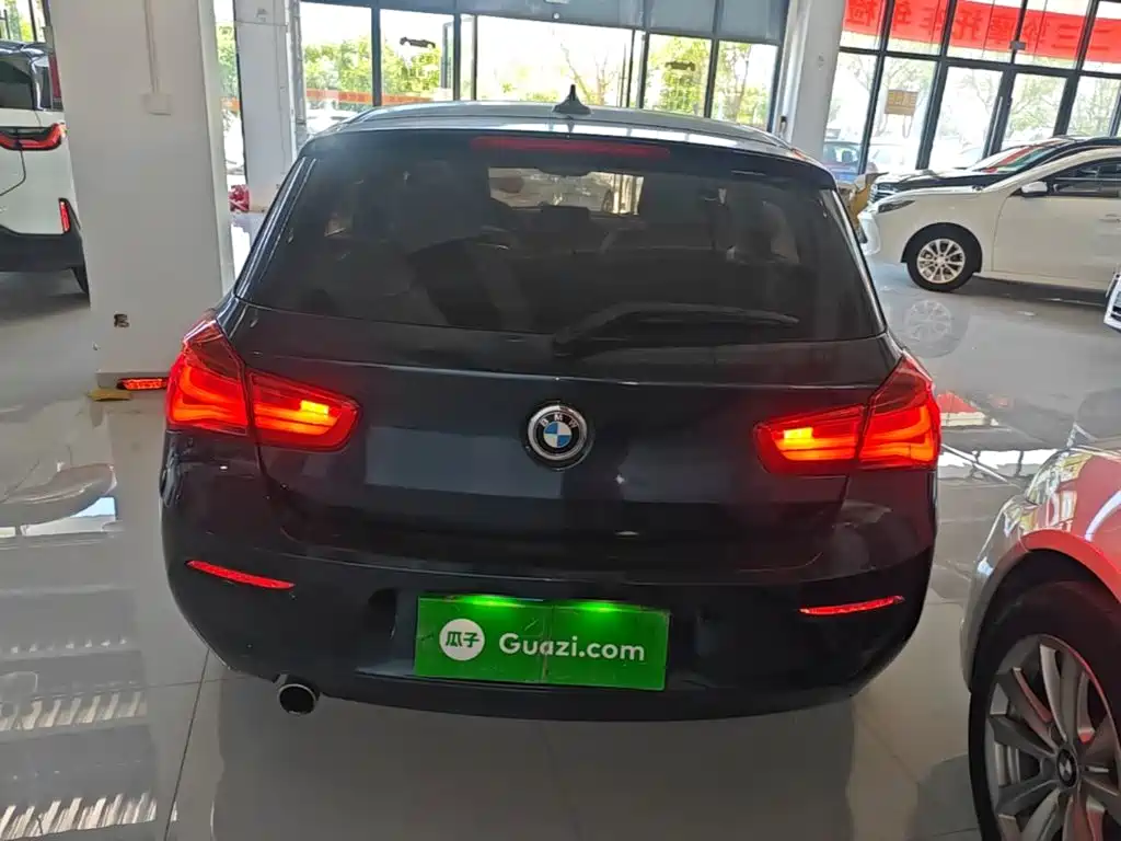 Photo 6 - BMW 1 Series (Import)