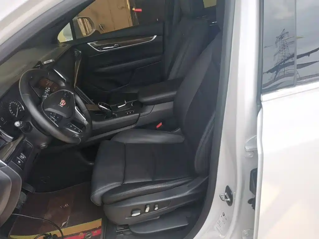 Photo 15 - Cadillac XT5