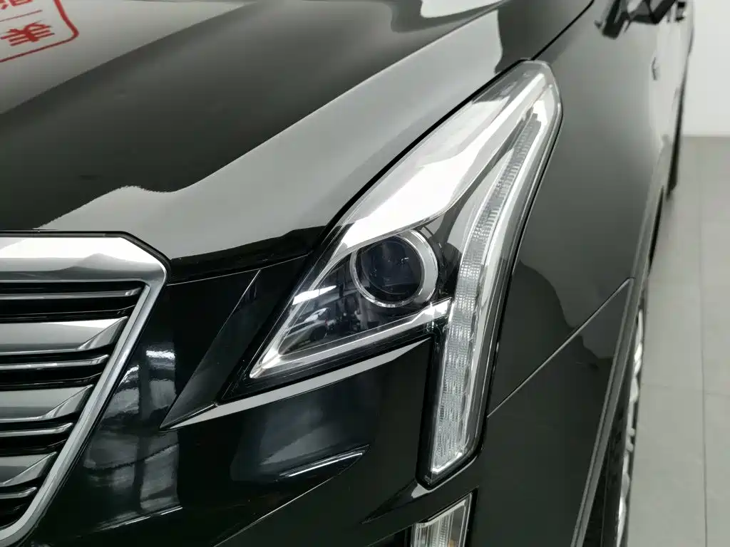 Photo 7 - Cadillac XT5