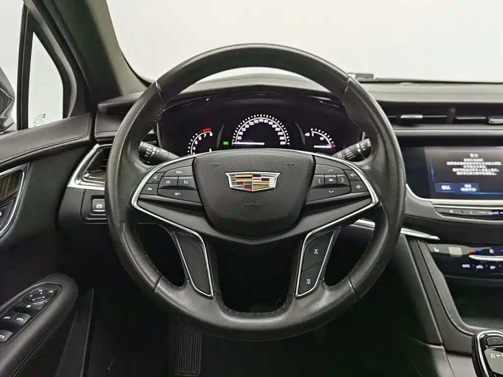 Photo 11 - Cadillac XT5