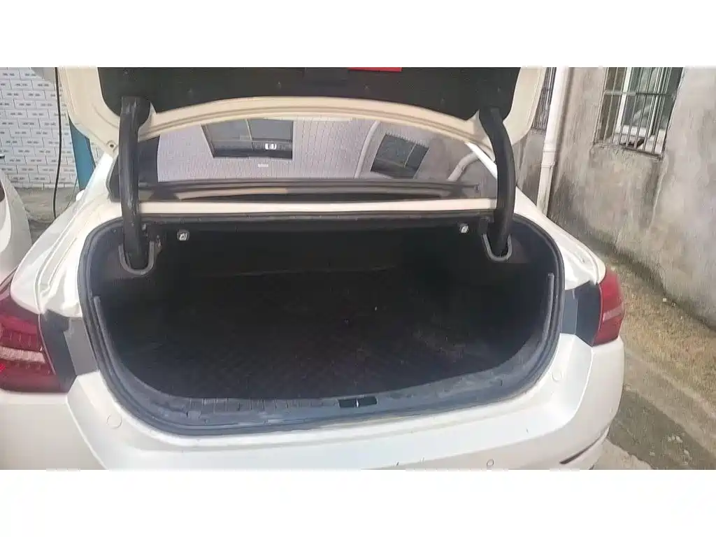 Hongqi H5 2018 2018 30TD Smart Connected Dynamic Edition