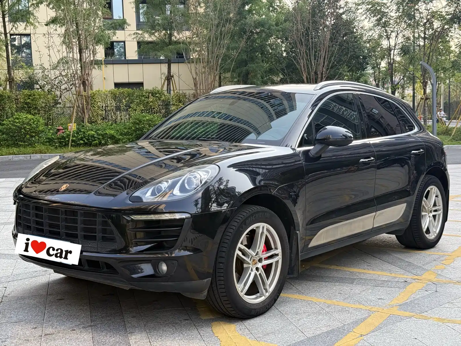 Photo 1 - Porsche Macan