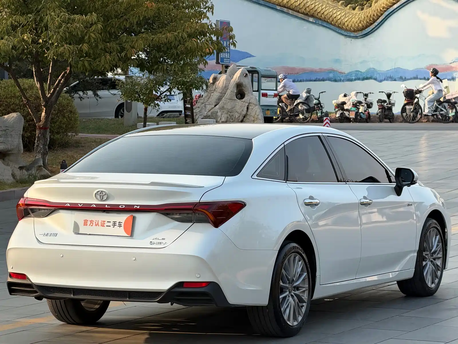 Photo 6 - Toyota Avalon