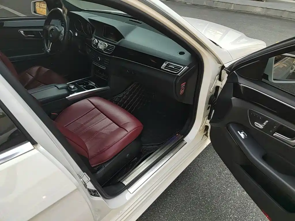 Фото 9 - Mercedes-Benz E-Class