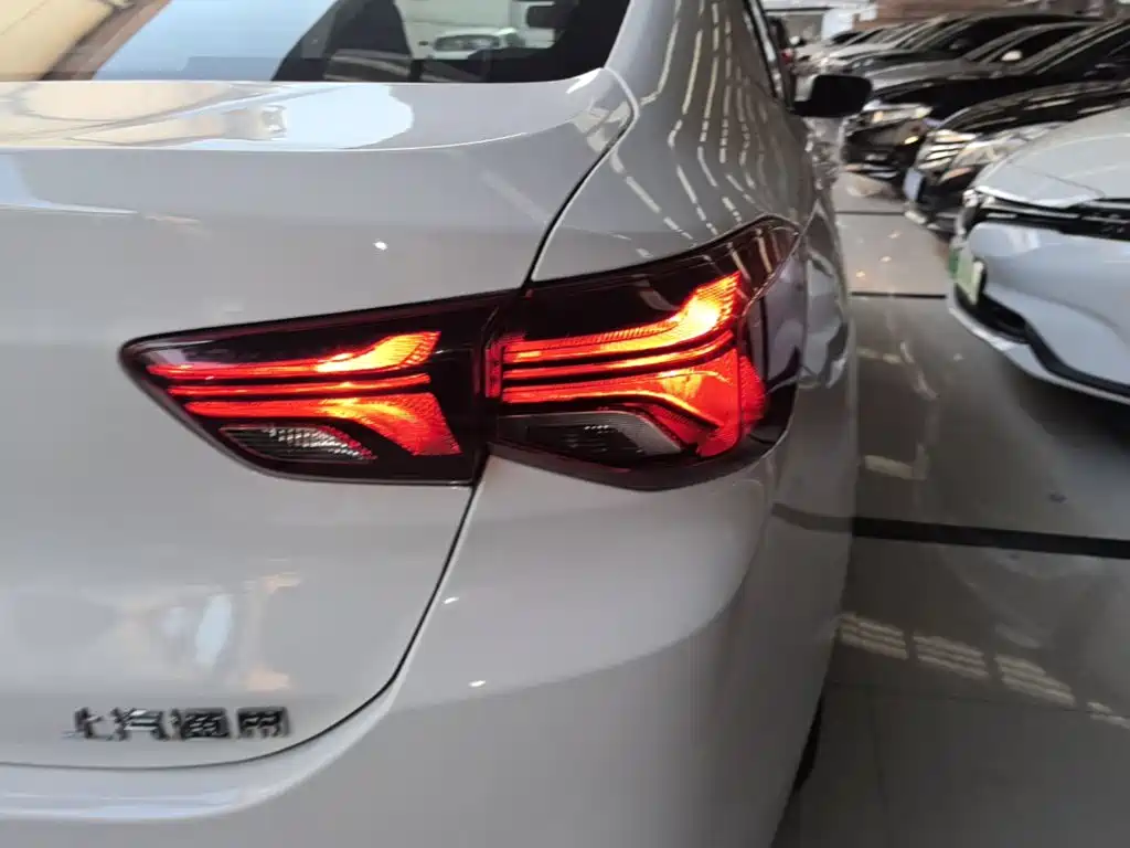 Photo 8 - Chevrolet Cavalier