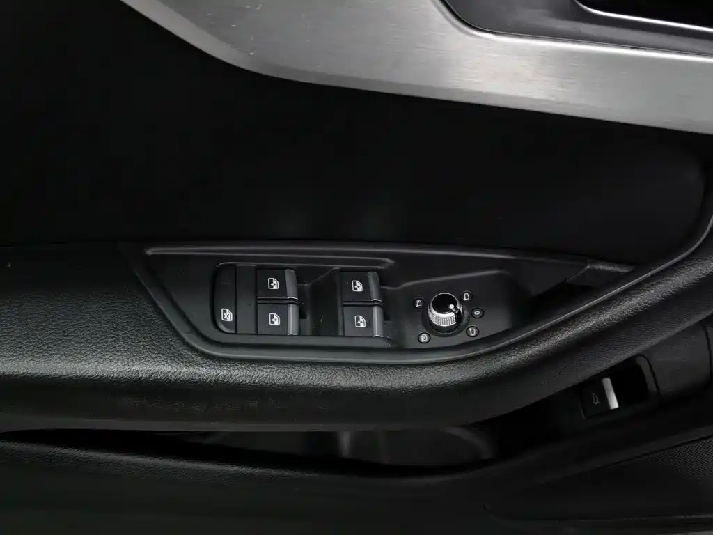 Фото 9 - Audi A4L