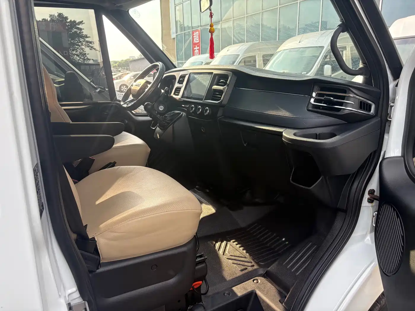 Jiangling JMC Fushun 2023 2022 2.0T Manual Multi-purpose Passenger Vehicle Medium Wheelbase Medium-high Roof 6-7 seater
