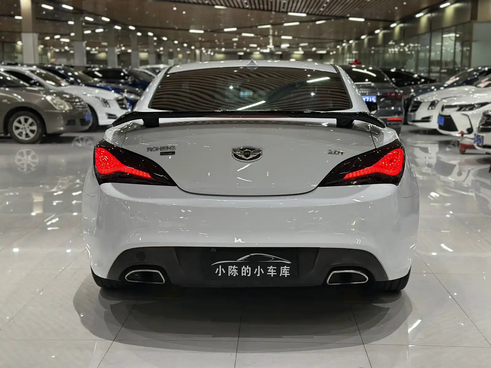 Photo 10 - Hyundai Genesis Coupe