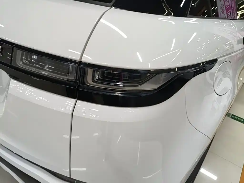 Photo 8 - Land Rover Range Rover Evoque New Energy