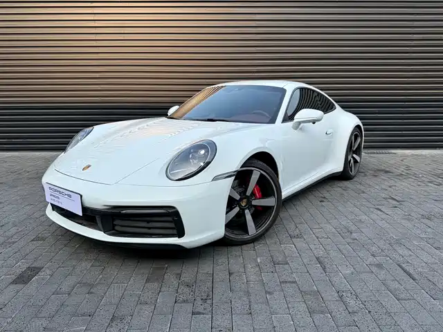 PORSCHE 911