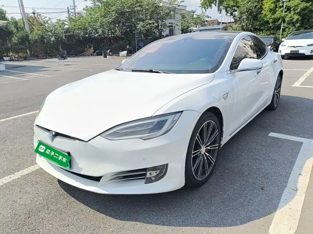 Фото 1 - Tesla Model S