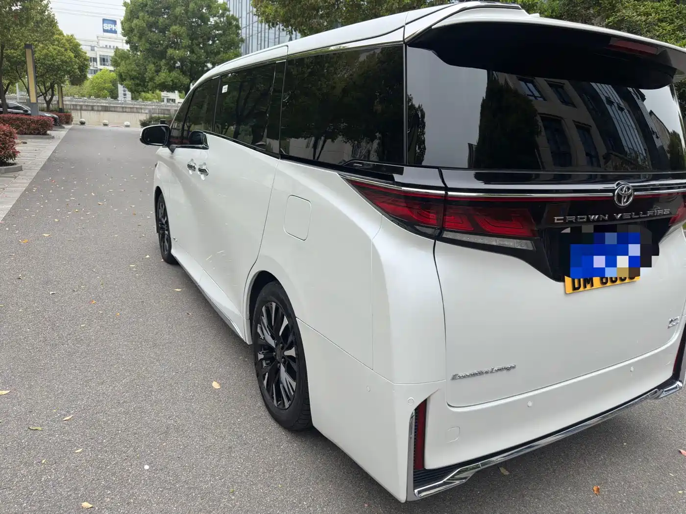 Toyota Vellfire 2024 Crown Hybrid 2.5L Executive Premium Edition фото 6