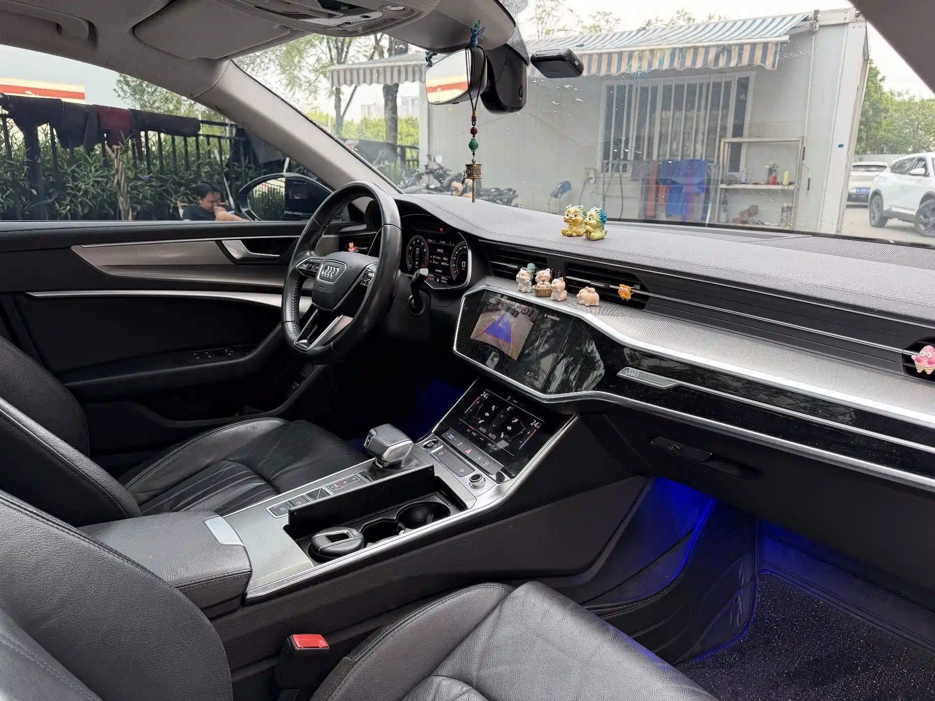 Фото 13 - Audi A6L