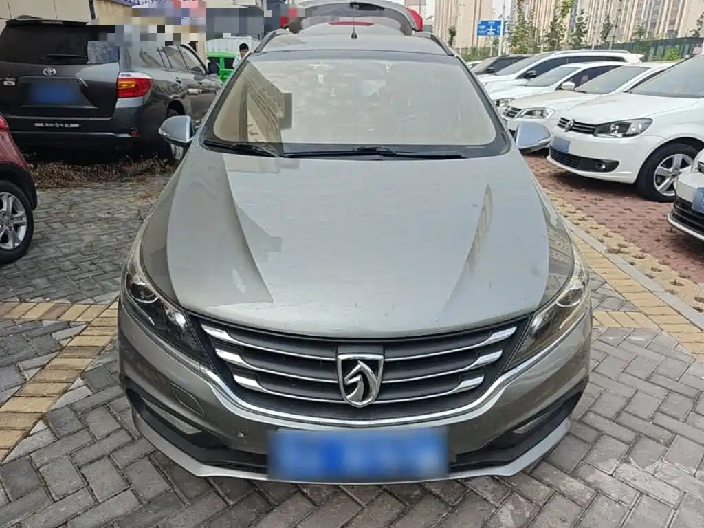 Baojun 310W 2018 2017 1.5L Manual Fashion Edition (China V)