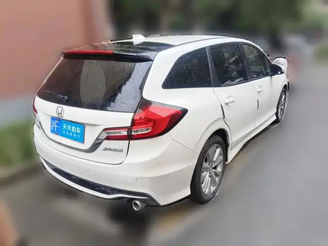 Honda Jade 2017 1.8L Automatic Comfort Edition 5-seater — фото 2