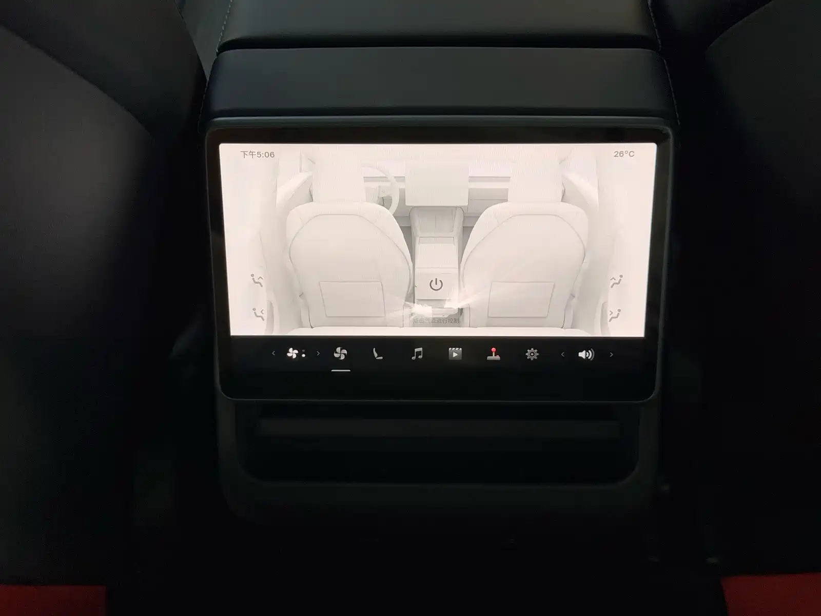 Фото 18 - Tesla Model 3