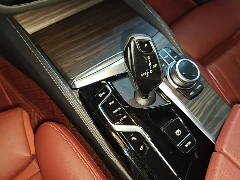 Фото 14 - BMW 5 Series